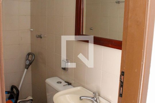Banheiro 3 de casa para alugar com 3 quartos, 190m² em Jardim Colombo, São Paulo