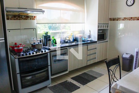 Cozinha de casa para alugar com 3 quartos, 190m² em Jardim Colombo, São Paulo