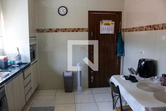 Cozinha de casa para alugar com 3 quartos, 190m² em Jardim Colombo, São Paulo