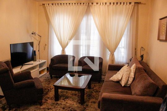 Casa para alugar com 3 quartos, 190m² em Jardim Colombo, São Paulo