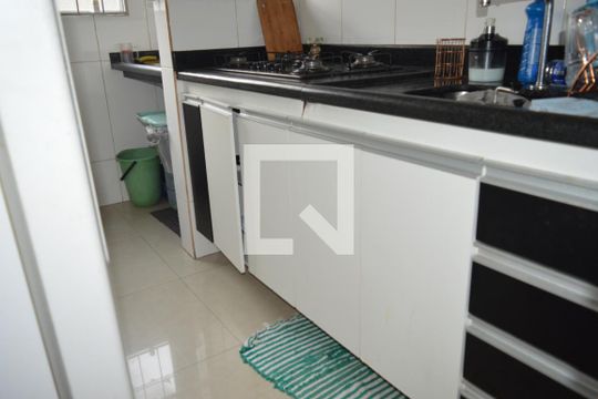 Cozinha de apartamento à venda com 2 quartos, 54m² em Centro, Contagem