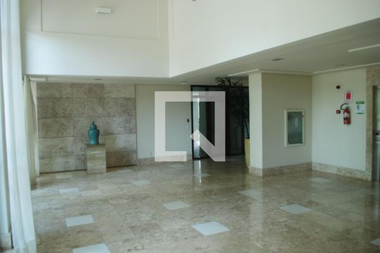 Hall de entrada de apartamento para alugar com 5 quartos, 196m² em Patamares, Salvador
