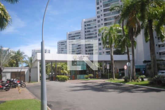 Fachada do Prédio de apartamento para alugar com 5 quartos, 196m² em Patamares, Salvador