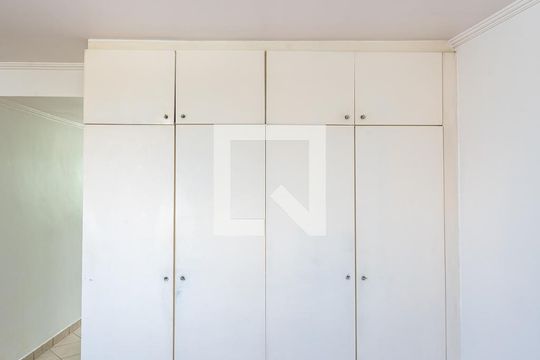 Sala/Quarto de apartamento à venda com 1 quarto, 38m² em Bosque da Saúde, São Paulo