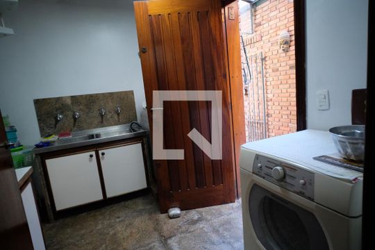Área de Serviço de casa à venda com 5 quartos, 450m² em Vila Madalena, São Paulo