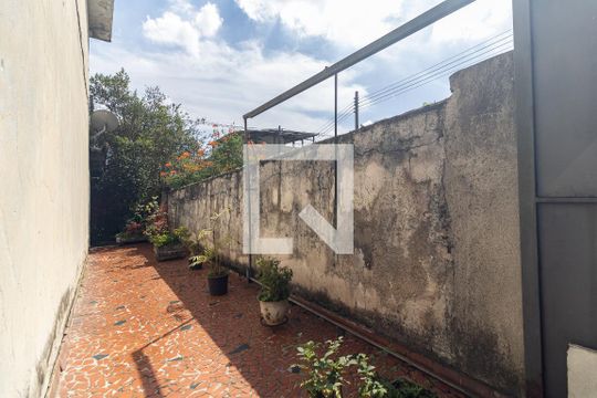 Corredor Lateral de casa para alugar com 2 quartos, 111m² em Vila Marte, São Paulo