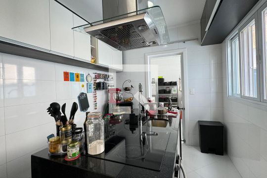 Cozinha de casa de condomínio à venda com 3 quartos, 351m² em Alphaville, Santana de Parnaíba