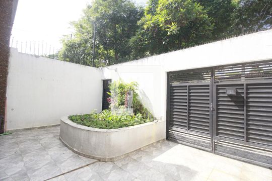 Quintal de casa à venda com 4 quartos, 140m² em Indianópolis, São Paulo