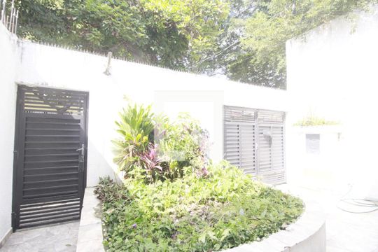 Quintal de casa à venda com 4 quartos, 140m² em Indianópolis, São Paulo