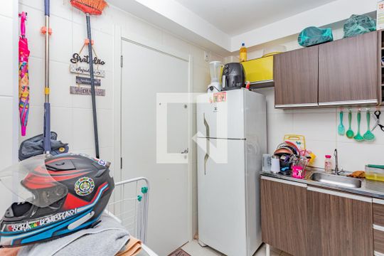 Cozinha de apartamento para alugar com 2 quartos, 32m² em Parque Fongaro, São Paulo
