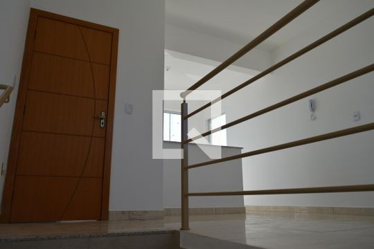 Escada/Segunda entrada da casa de apartamento à venda com 3 quartos, 160m² em Europa, Contagem