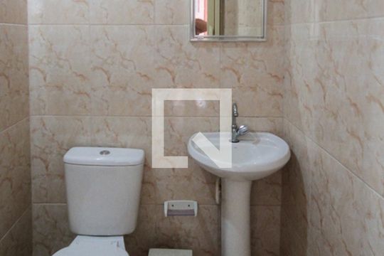 Banheiro serviço de casa para alugar com 3 quartos, 150m² em Jardim Independência (são Paulo), São Paulo