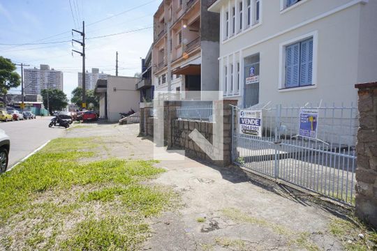 Fachada de casa para alugar com 6 quartos, 500m² em São Geraldo, Porto Alegre
