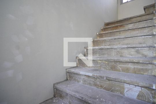 Aceso a segundo piso de casa para alugar com 6 quartos, 500m² em São Geraldo, Porto Alegre