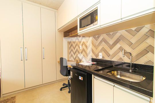 Cozinha de casa de condomínio para alugar com 1 quarto, 19m² em Bela Vista, São Paulo