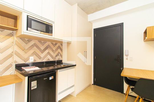 Cozinha de casa de condomínio para alugar com 1 quarto, 19m² em Bela Vista, São Paulo