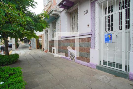 Fachada de casa à venda com 2 quartos, 280m² em Floresta, Porto Alegre