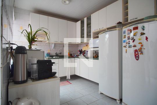 Cozinha de casa à venda com 2 quartos, 280m² em Floresta, Porto Alegre