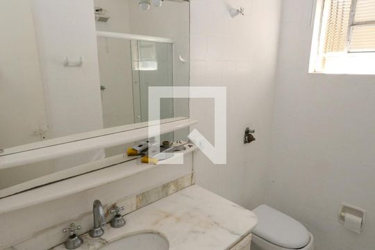 Banheiro da Suíte de casa à venda com 3 quartos, 195m² em Vila Sofia, São Paulo