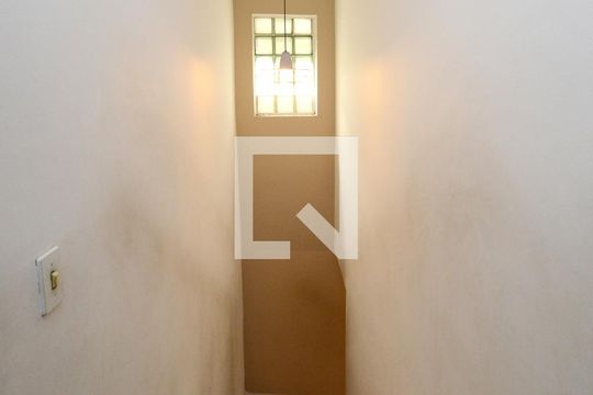 Escada de casa à venda com 3 quartos, 195m² em Vila Sofia, São Paulo