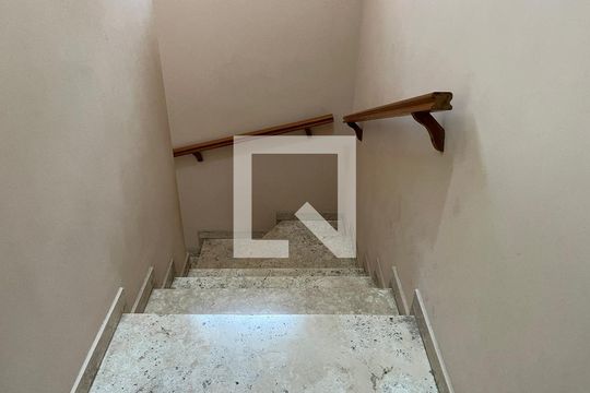 Escada de casa à venda com 4 quartos, 200m² em Vila Clementino, São Paulo