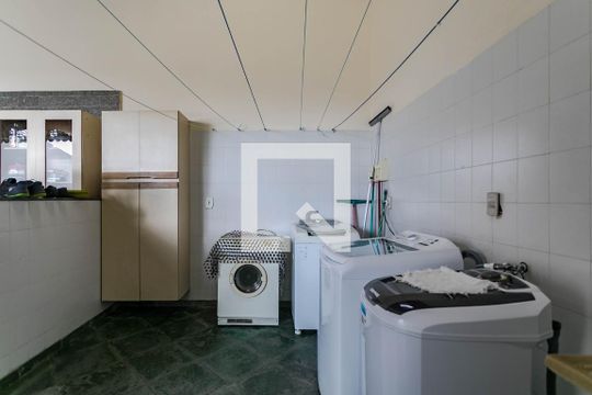 Área de Serviço de casa para alugar com 4 quartos, 600m² em Vila Oliveira, Mogi das Cruzes
