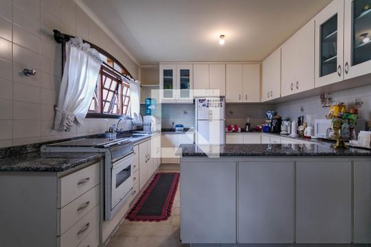 Cozinha de casa para alugar com 4 quartos, 600m² em Vila Oliveira, Mogi das Cruzes