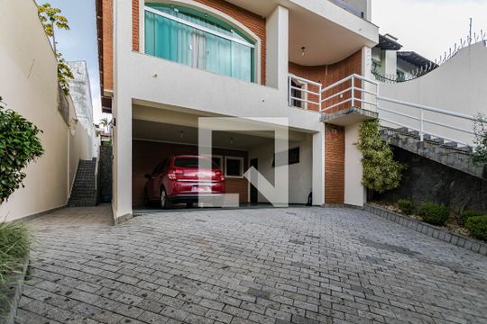 Garagem de casa para alugar com 4 quartos, 600m² em Vila Oliveira, Mogi das Cruzes