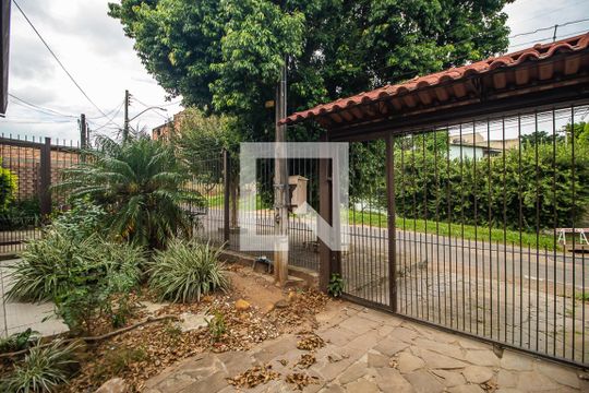Fachada de casa à venda com 4 quartos, 120m² em Nonoai, Porto Alegre