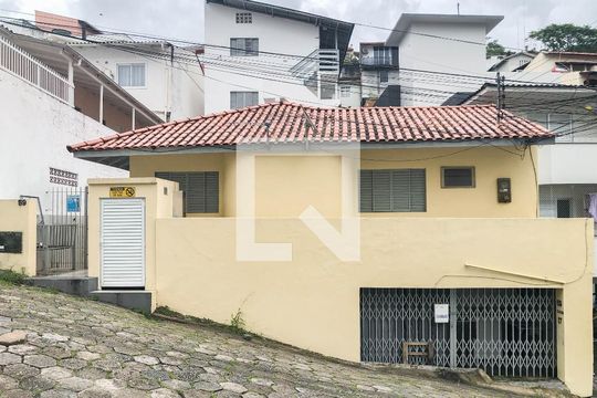 Fachada de kitnet/studio para alugar com 1 quarto, 15m² em Trindade, Florianópolis