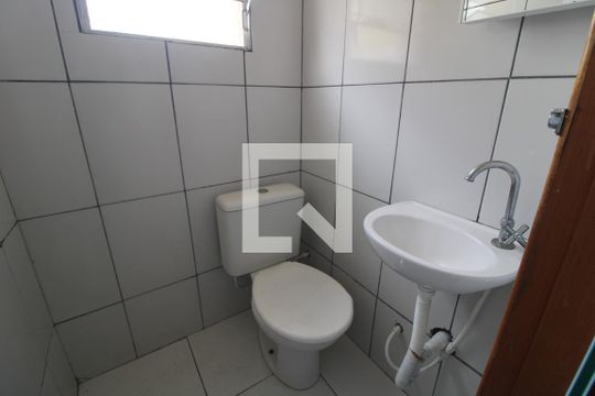 Banheiro de kitnet/studio para alugar com 1 quarto, 23m² em Cidade Dutra, São Paulo