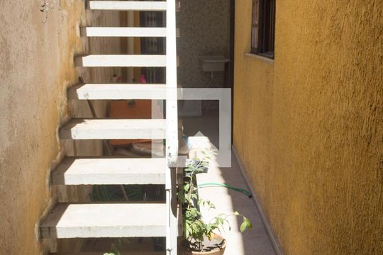 Quintal de casa à venda com 3 quartos, 111m² em Vila dos Remédios, São Paulo