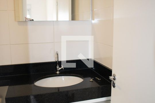 Banheiro de apartamento à venda com 2 quartos, 43m² em Vila Gustavo, São Paulo