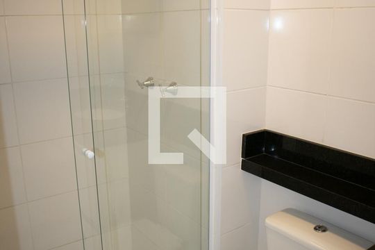 Banheiro de apartamento à venda com 2 quartos, 43m² em Vila Gustavo, São Paulo