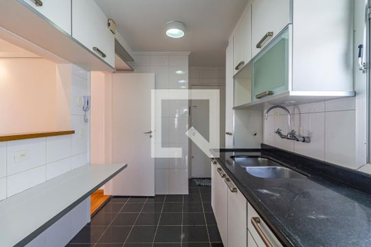 Cozinha de apartamento para alugar com 3 quartos, 110m² em Cerqueira César, São Paulo