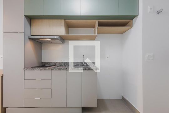 Cozinha de apartamento para alugar com 1 quarto, 38m² em Pinheiros, São Paulo