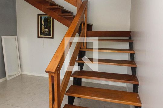 Sala de casa à venda com 3 quartos, 201m² em Espírito Santo, Porto Alegre