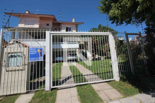 Fachada de casa à venda com 3 quartos, 201m² em Espírito Santo, Porto Alegre