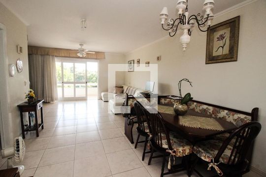 Sala de casa à venda com 3 quartos, 201m² em Espírito Santo, Porto Alegre