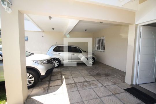 Garagem de casa à venda com 3 quartos, 201m² em Espírito Santo, Porto Alegre