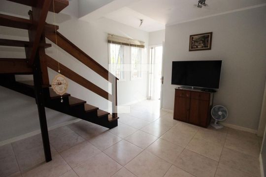 Sala de casa à venda com 3 quartos, 201m² em Espírito Santo, Porto Alegre