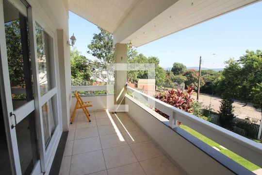 Sacada da Sala de casa à venda com 3 quartos, 201m² em Espírito Santo, Porto Alegre