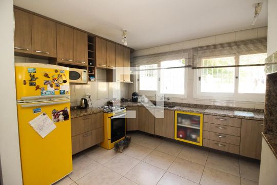 Cozinha de casa à venda com 3 quartos, 201m² em Espírito Santo, Porto Alegre