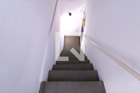 Escada de casa à venda com 1 quarto, 60m² em Vila Ede, São Paulo
