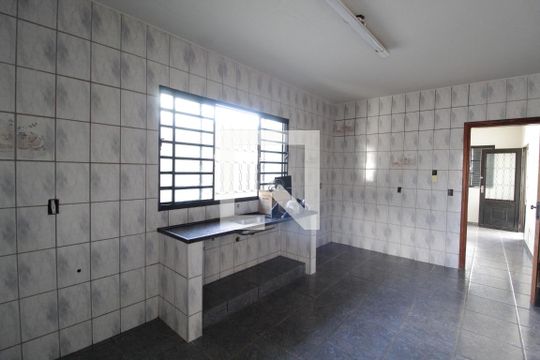 Cozinha de casa para alugar com 2 quartos, 139m² em Martins, Uberlândia