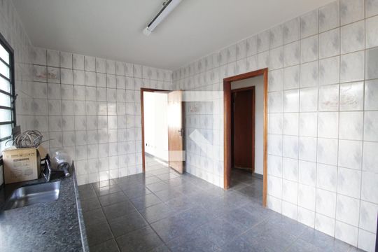 Cozinha de casa para alugar com 2 quartos, 139m² em Martins, Uberlândia