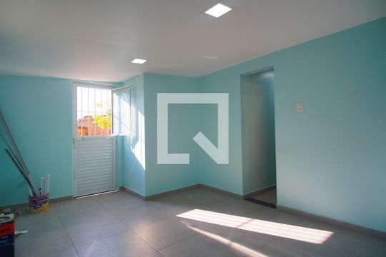 Cozinha de apartamento para alugar com 1 quarto, 55m² em Rubem Berta, Porto Alegre