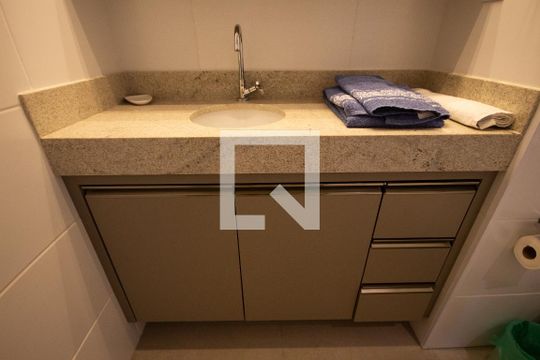 Banheiro de kitnet/studio para alugar com 1 quarto, 35m² em Jardim Botânico, Ribeirão Preto