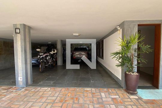 Garagem de casa à venda com 5 quartos, 434m² em Belvedere, Belo Horizonte