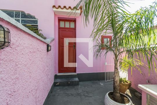 Entrada exclusiva do imóvel de apartamento para alugar com 2 quartos, 100m² em Brás de Pina, Rio de Janeiro